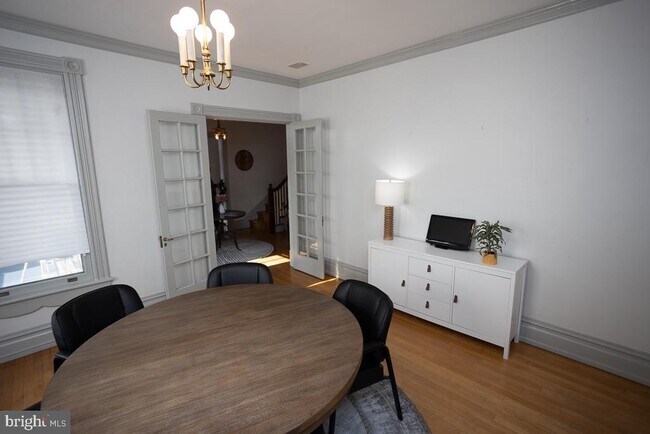 Building Photo - 261 Lincoln Way E