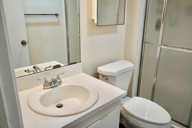 Building Photo - 3154 Via Poinciana