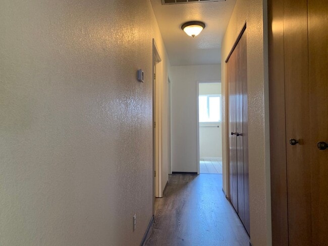 Building Photo - Make this your new home!