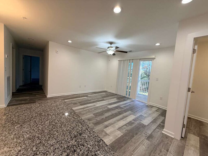 Building Photo - 171 Charter Dr