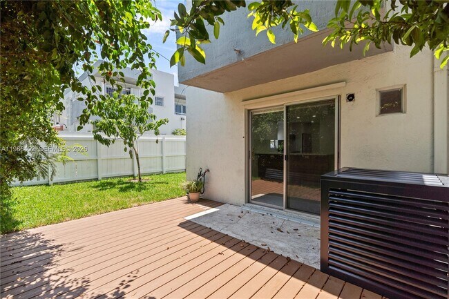 Building Photo - 3597 SW 17th St