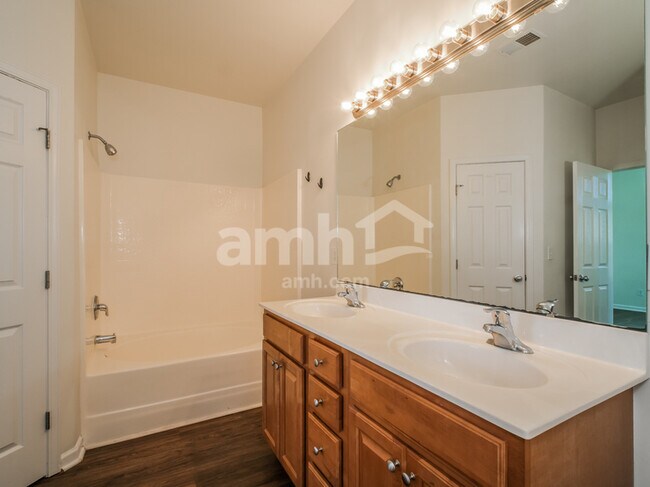 Building Photo - 1408 Parkland Way