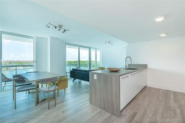 Building Photo - 400 Sunny Isles Blvd