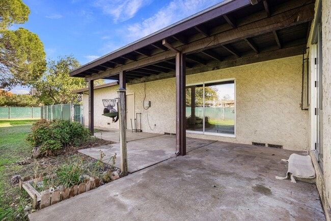 Building Photo - 1096 Corino Real Ct