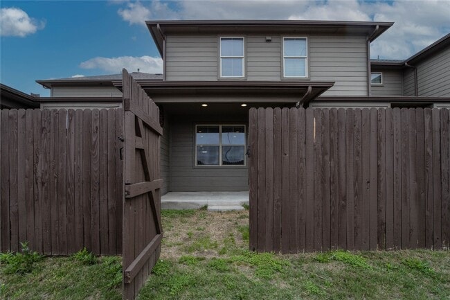 Building Photo - 2880 Donnell Dr