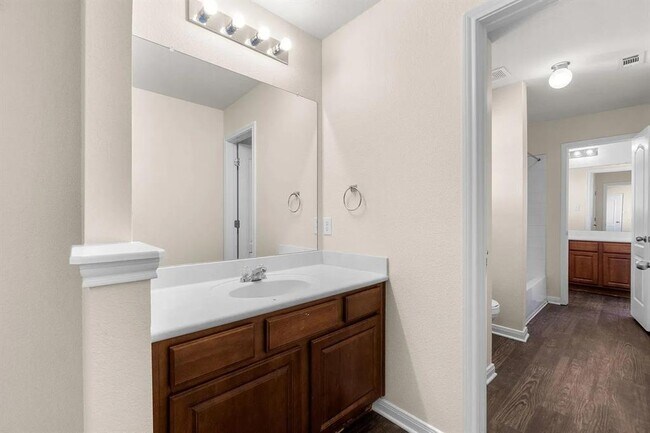 Building Photo - 1209 Laurel Oak Trail