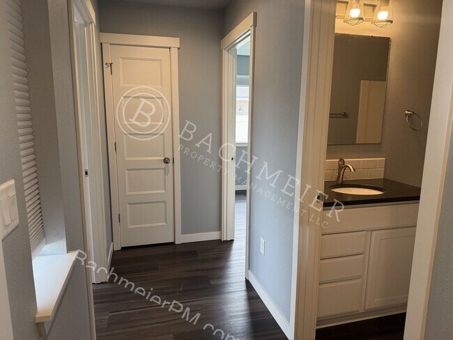 Building Photo - Beautiful Newer 3-Bedroom, 2-Bathroom Single-Family