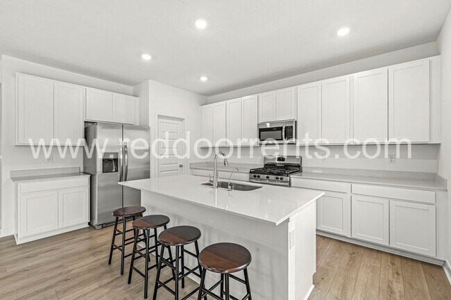 Building Photo - 2224 Boxwood Dr