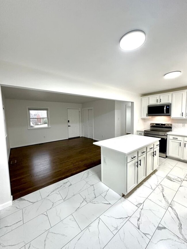 Building Photo - 345 Harvard Dr