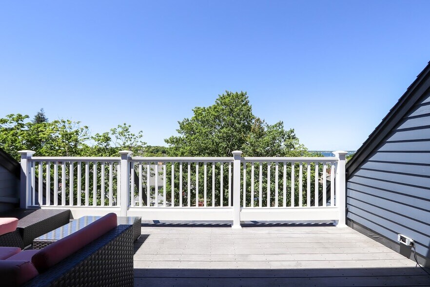 Building Photo - 491 Spring St