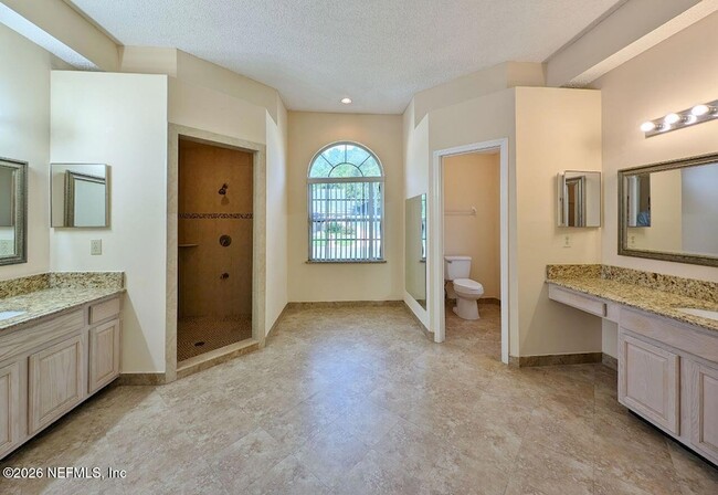 Building Photo - 2413 Cedar Trace Dr W