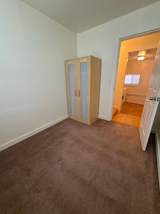 Building Photo - Cozy College Place Home