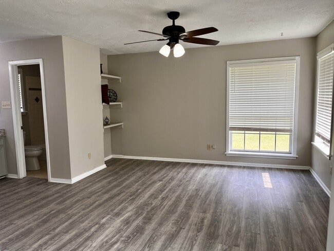 Building Photo - 1010 Holt St