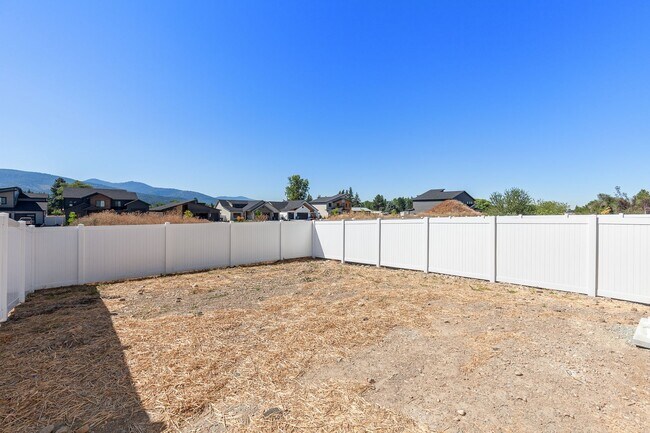 Building Photo - Lease special, save $900.00 if you sign an...