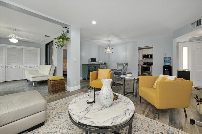 Building Photo - 2676 Carambola Cir N