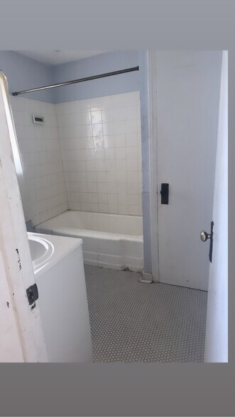 Building Photo - 1214 W 150th St