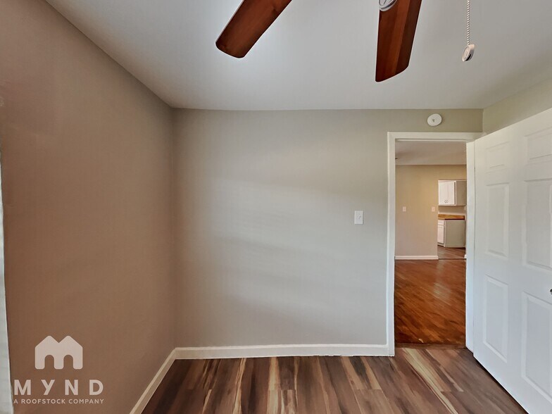 Building Photo - 512 E University Ave