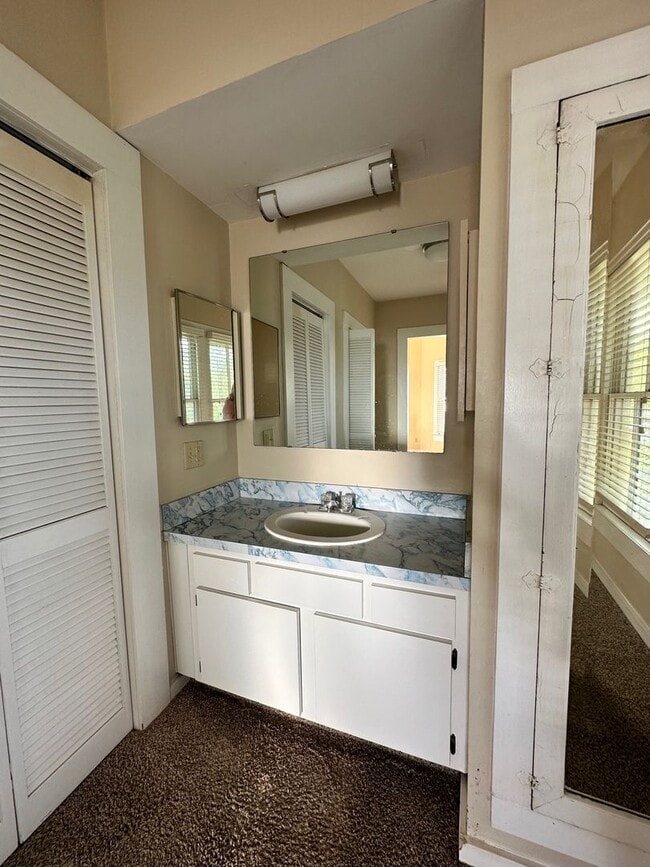 Building Photo - Downtown Fernandina Beach! Sunny 2 Story!