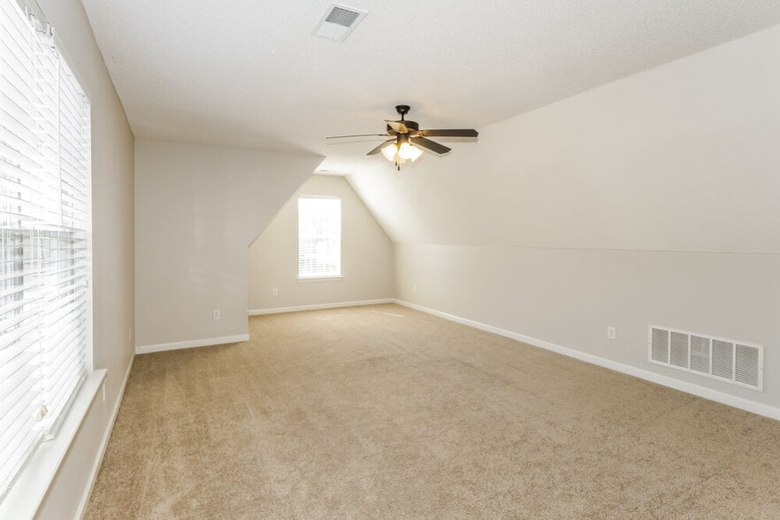 Building Photo - 7182 Crape Myrtle Dr