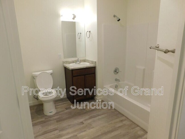 Building Photo - 658 Brookwillow Loop