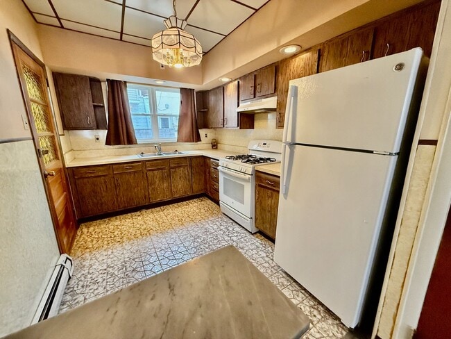 Building Photo - Recently UPDATED 3 BD/1 BA HOUSE in great East Passyunk/LOMO location w/ new Engineered Wood Floo...