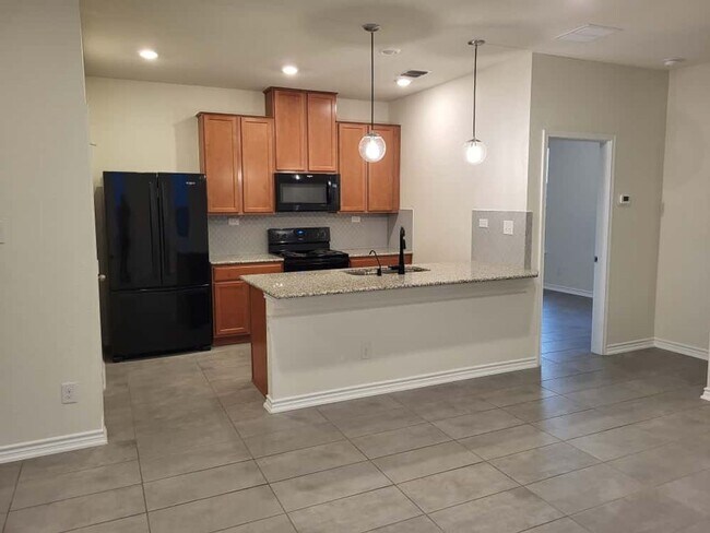 Building Photo - New Home In Cul de sac