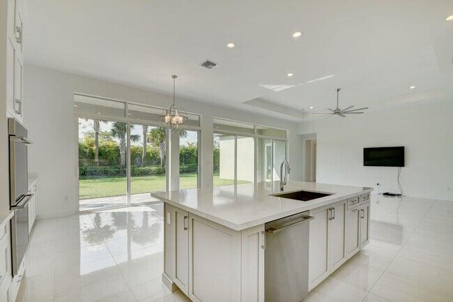 Building Photo - 12832 Veneto Springs Dr