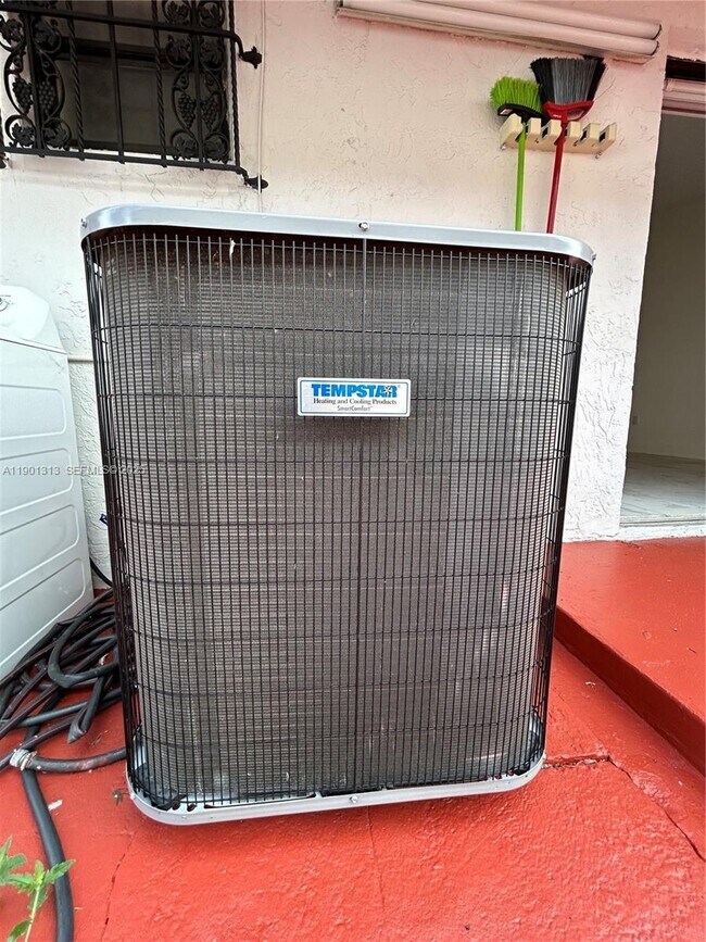 Building Photo - 5214 W 24th Way