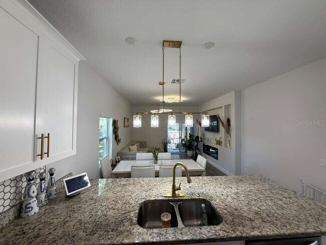 Building Photo - 408 N Finley Ave