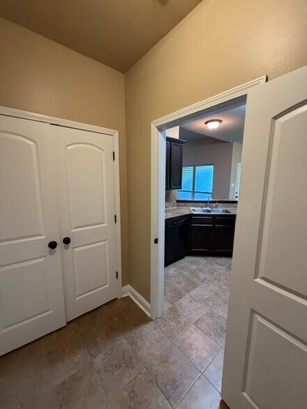 Building Photo - 16842 Glenwood Springs Dr
