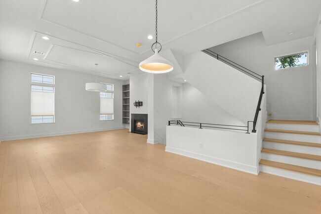Building Photo - Exclusive Montrose Residence W/ High-End D...