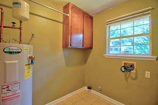Building Photo - 948 Wedgewood Way