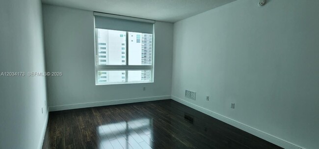 Building Photo - 1900 N Bayshore Dr