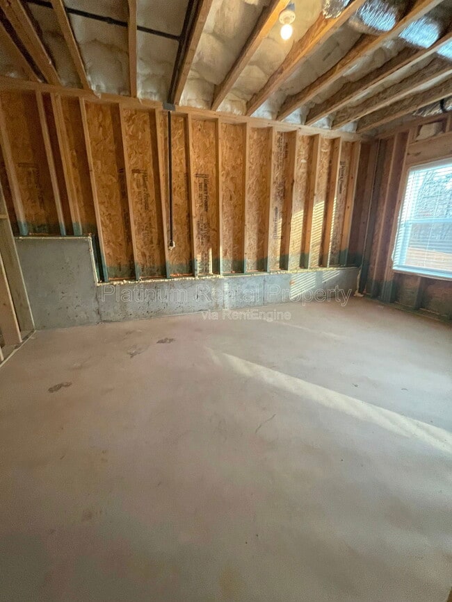 Building Photo - 8225 Crooked Crk Dr