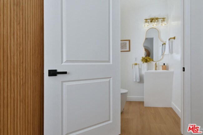 Building Photo - 26065 Farmfield Rd