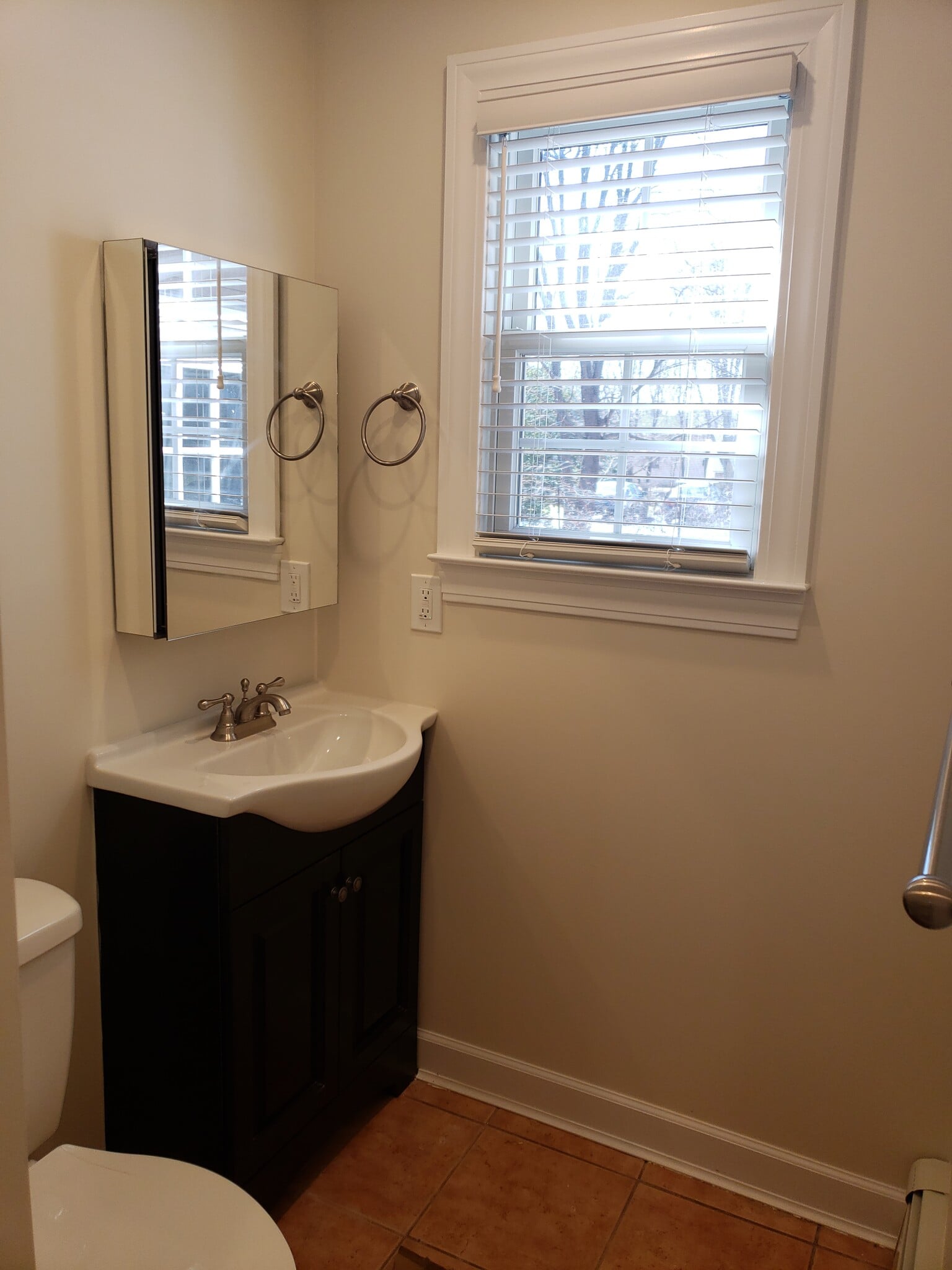 Building Photo - 34 Old East Neck Rd