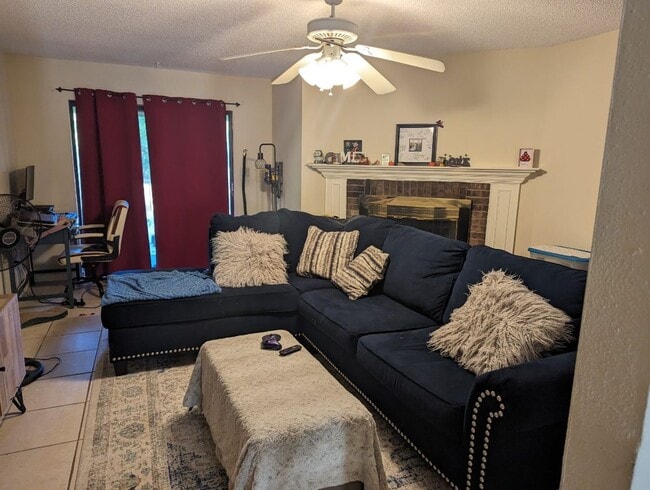 Building Photo - 2/2.5 off Old St Augustine