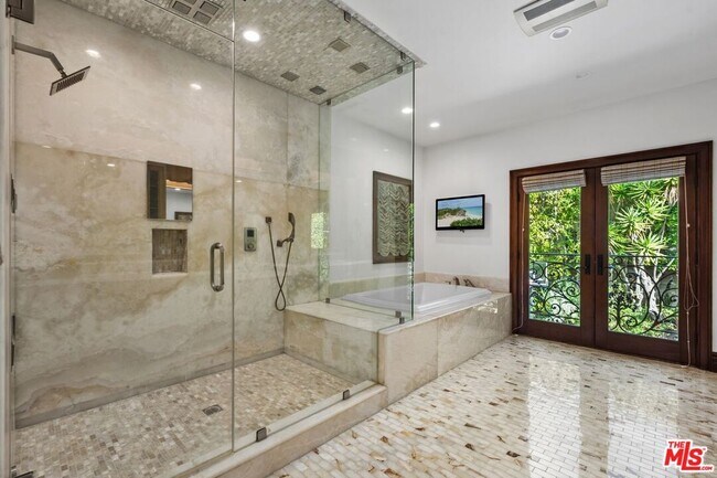 Building Photo - 2108 San Ysidro Dr