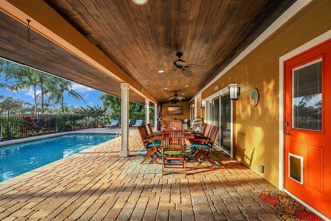 Building Photo - 3271 SE Court Dr