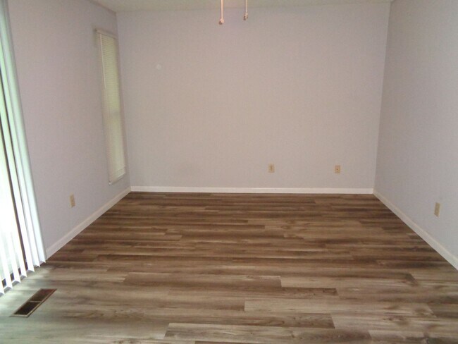 Building Photo - Heather Hills-Townhouse For Rent