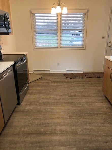 dining area - 11722 Mill Street