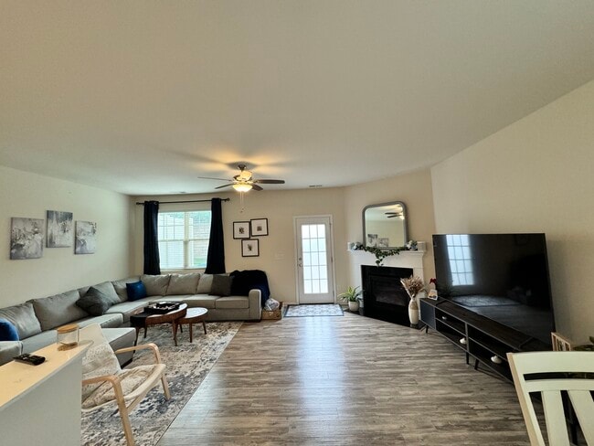 Building Photo - 529 Common Raven Ct