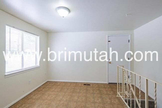 Building Photo - 775 E Johnsonway Dr