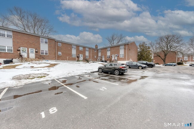 Building Photo - 66 Beths Ave