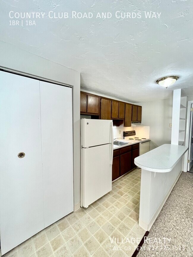 Building Photo - 613 Country Club Rd