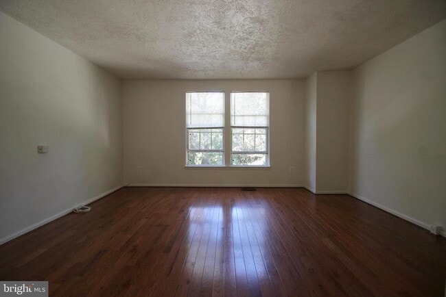 Building Photo - 1544 Woodcrest Dr