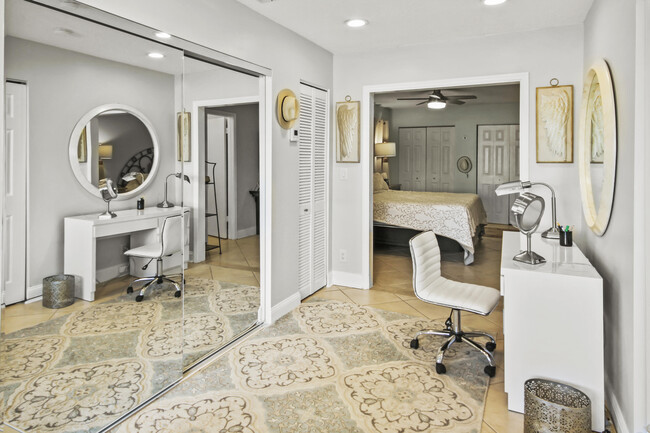 Building Photo - 9145 Beverly Ct