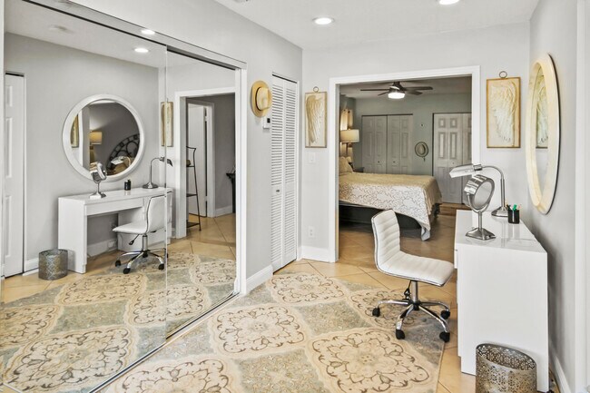 Building Photo - 9165 Beverly Ct