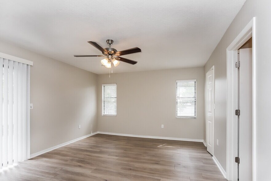 Building Photo - 12873 Pineway Dr