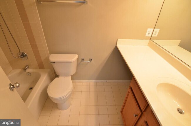 Building Photo - 1702 Ascot Way